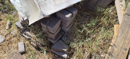 Free pavers, stone veneer