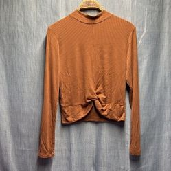 SWS Essentials Ribbed Top in Rust colour size LG NWT
