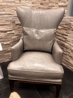 Set of 2 leather chairs