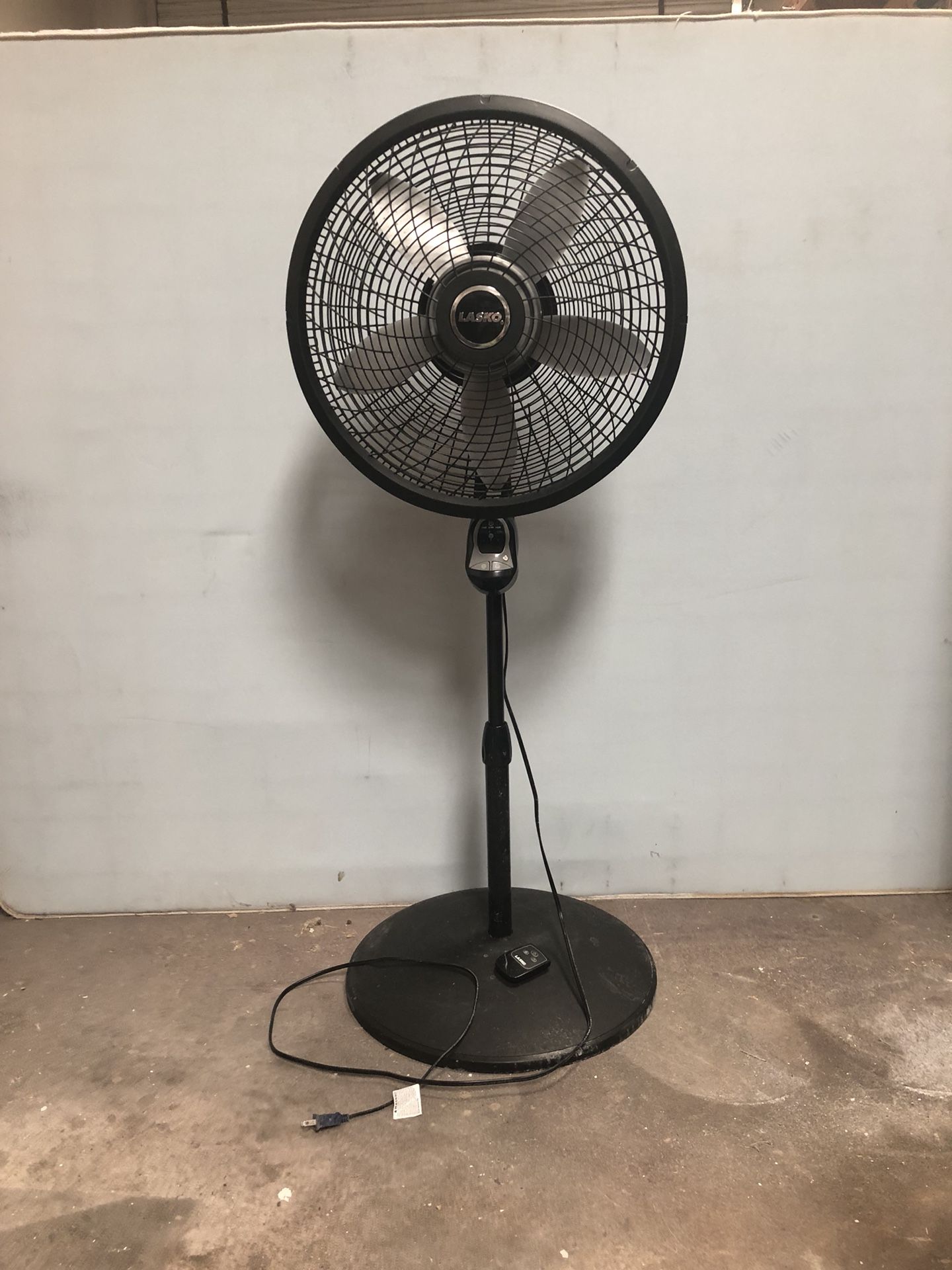 Lasko 18" Oscillating Pedestal Fan
