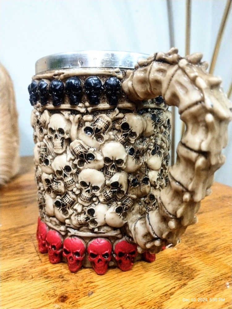 Skull Pit Tanark Mug Ivory