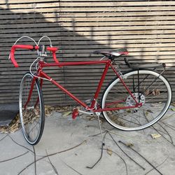 RED ROAD BIKE !!! SOLD AS IS