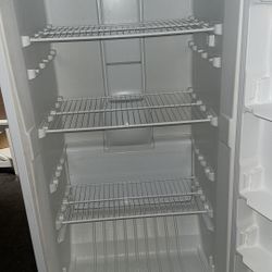 MAYTAG Standup Freezer