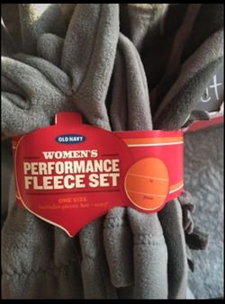 Fleece gloves & scarf