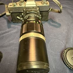 Vintage Minolta Srt102 With Minolta 1:35 200 Mm Zoom Lens Film Camera