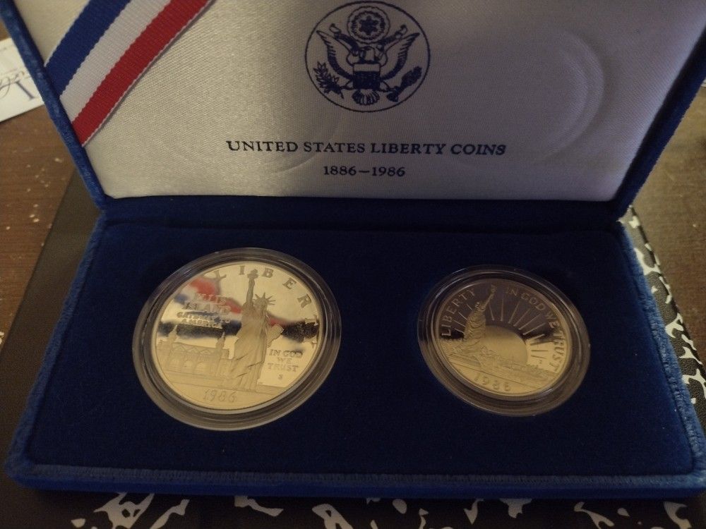 Uncirculated 1986 United States Liberty $1 And 0.50 Coin Set