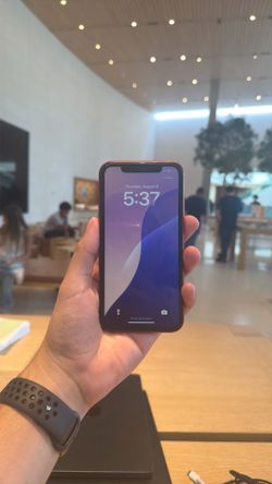 Apple iPhone XR in Red