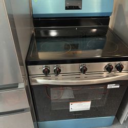 Frigidaire  FCRE3052BS 30 Inch Freestanding Electric Range with 5 Elements, 5.3 cu. ft. Oven Capacity, Quick Boil Element, SpaceWise® Dual Element, St