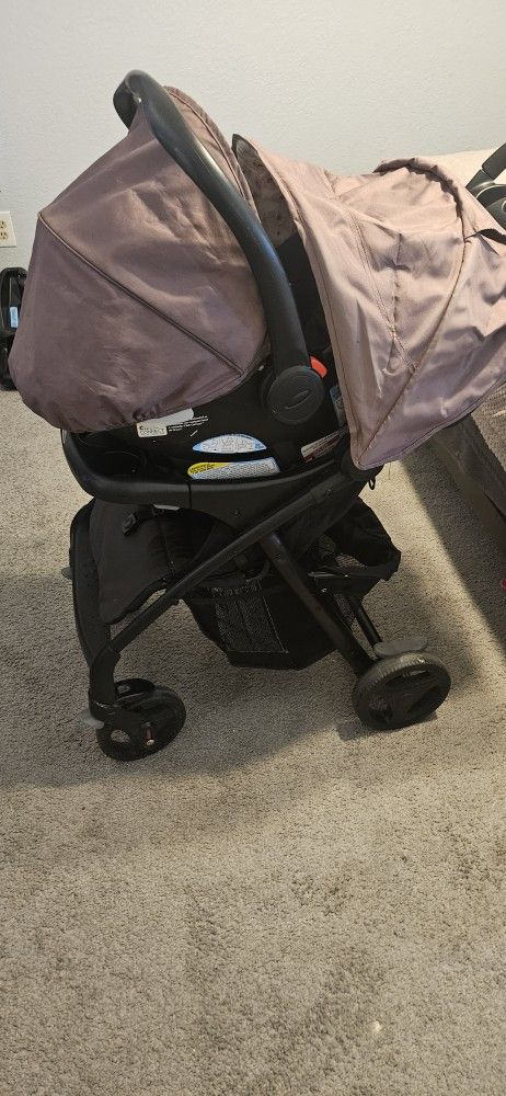 Graco Carseat And Stroller , Also Include 2 Carseat Base