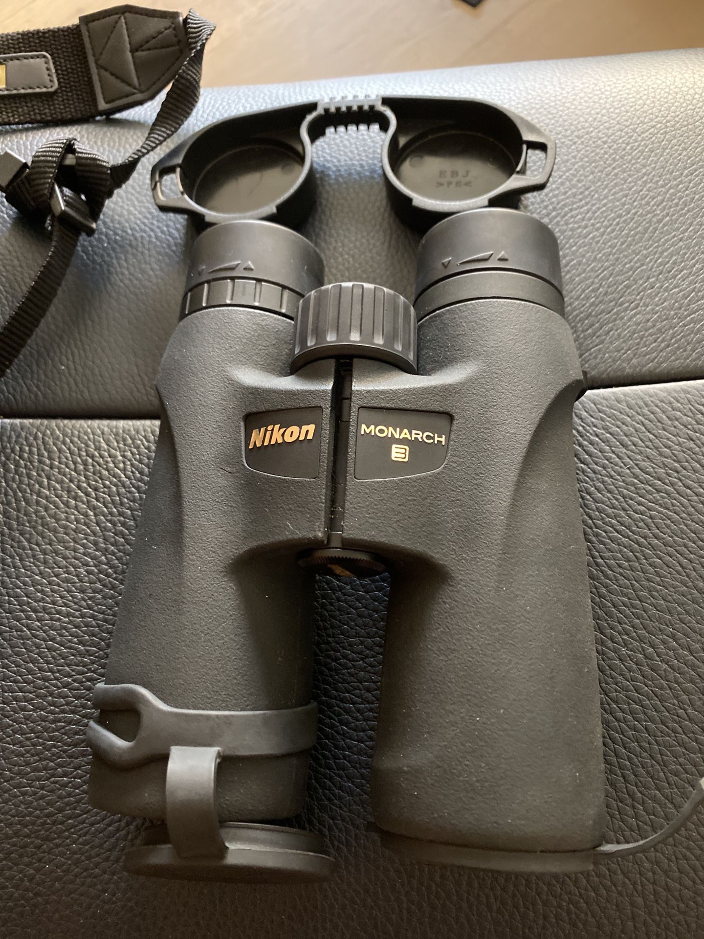 Nikon Monarch 8x42 Binoculars w lens caps and carrycase