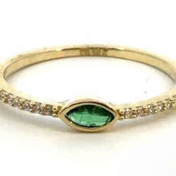 Woman’s Ladies 10k Yellow Gold CZ Cubic Zirconia Stacking Ring With Green Marquise Cut CZ Ring Size 7.5 GP3116148