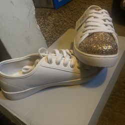 Kids Daisy Fuentes  Size 6 Shoes