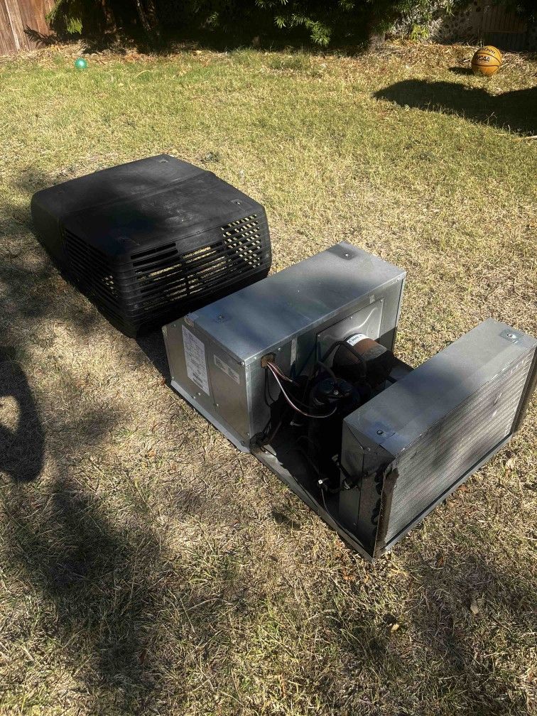 Coleman-MACH 3+ EZ RV A/C BLK, BROKEN /FOR PARTS
ONLY. Item #48253C969