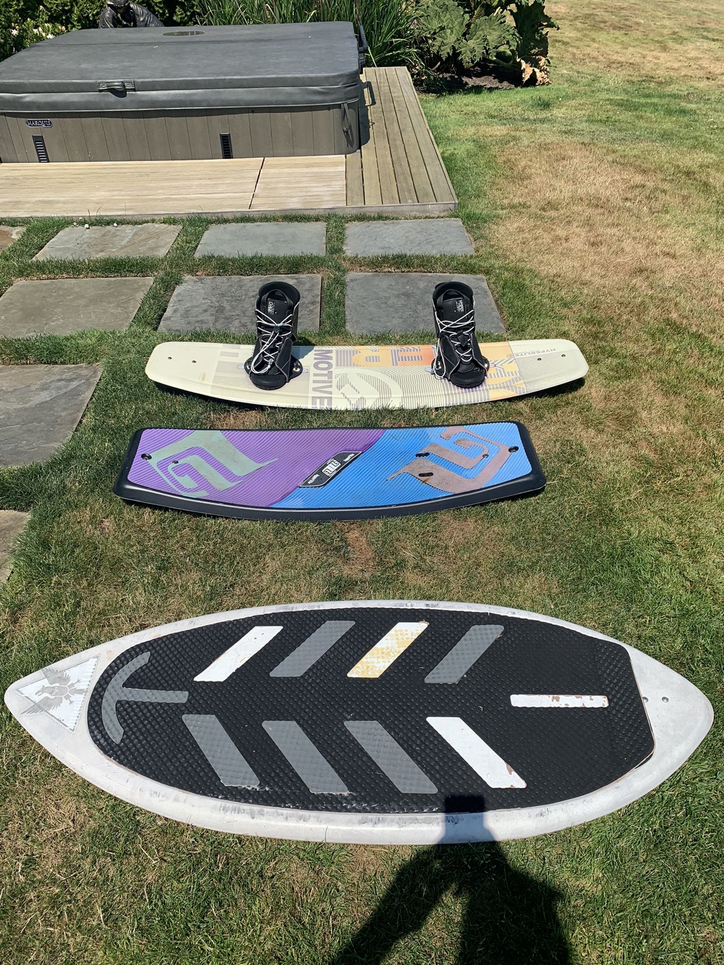 Wake surfboard, wake skate and wakeboard