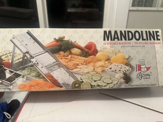 Born crouched medallion Mint New