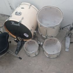 Pearl Drum Set $160