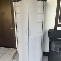 Rubbermaid Storage Cabinet 