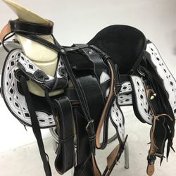 Montura charra de cuero con cantinas desmontables