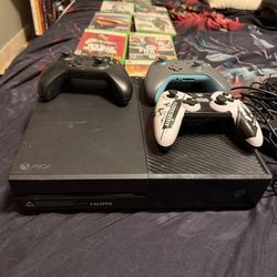 Xbox One 1TB Bundle – 3 Controllers + 8 Games