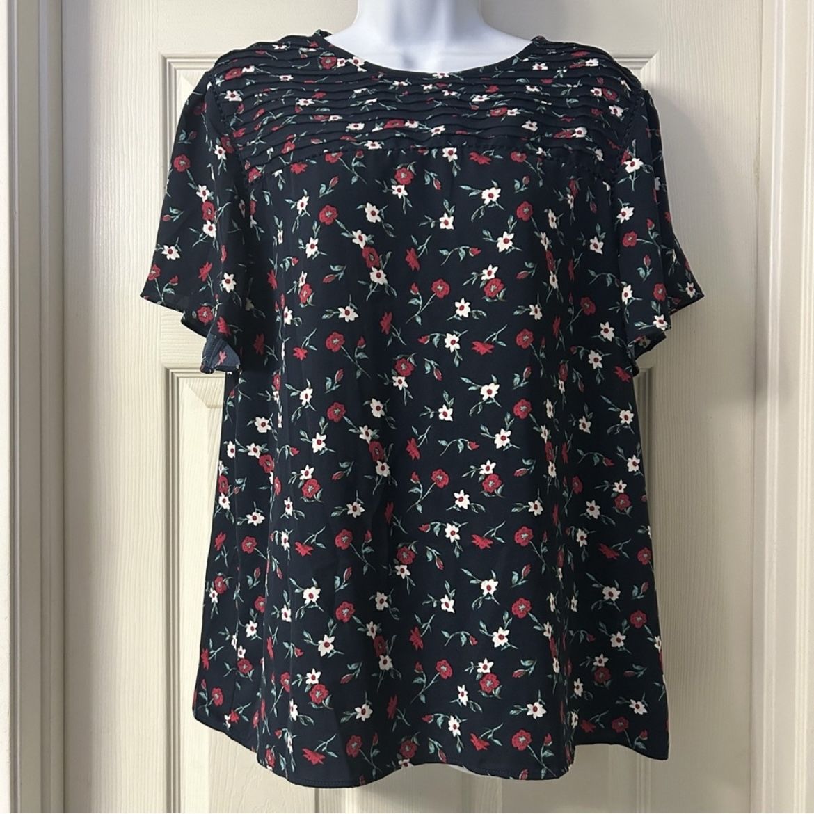 VAN HEUSEN • Floral Top