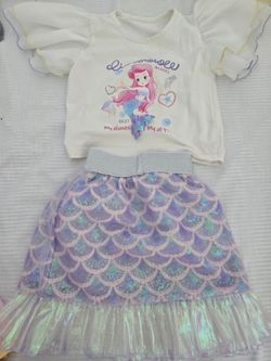 mermaid outfit featuring a short-sleeved white puff-sleeve graphic 2T