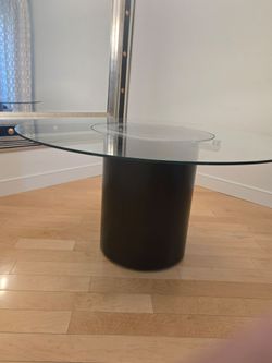 Price drop!!! Copenhagen round glass top dining table