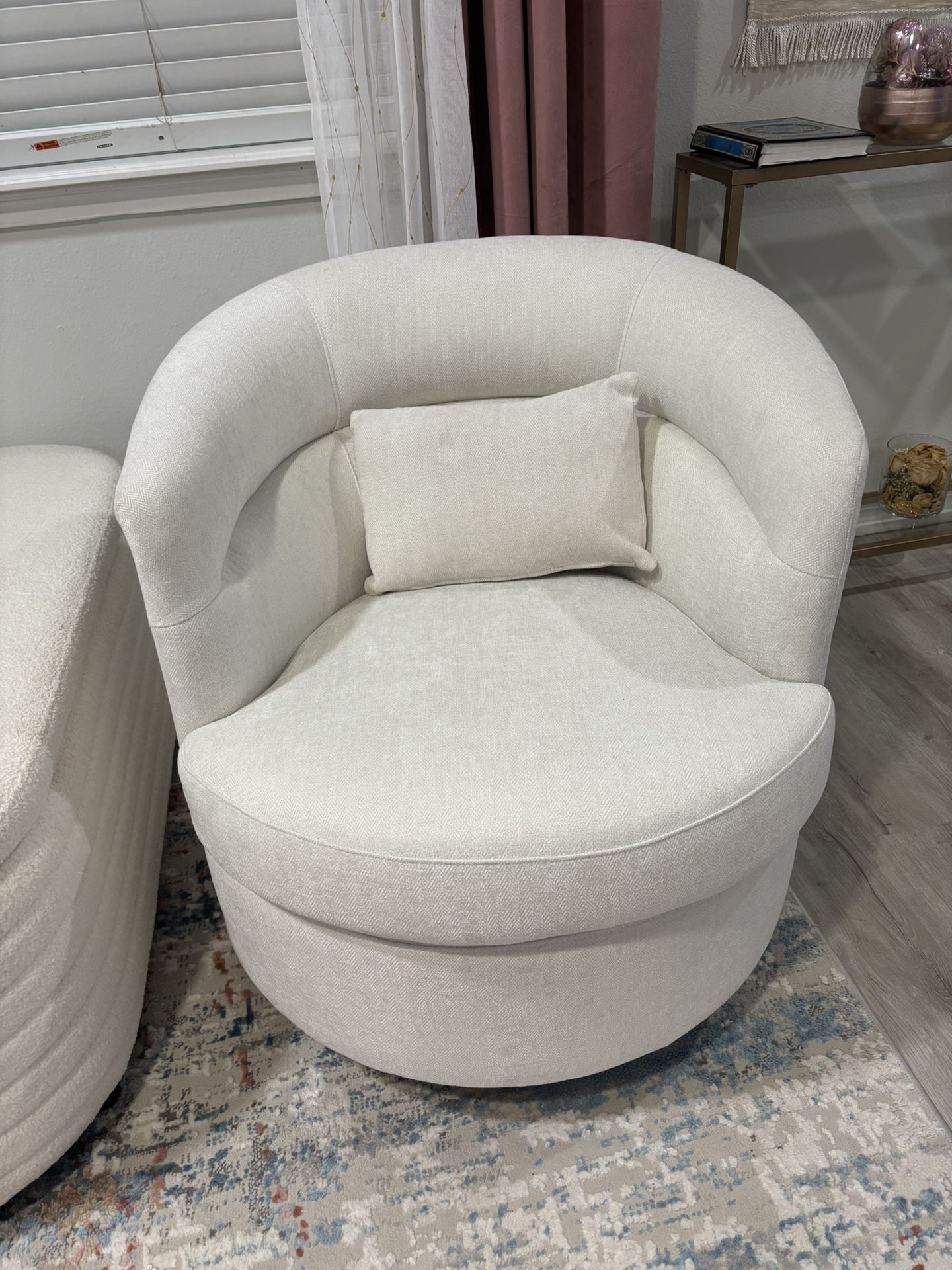 Swivel Accent Chair