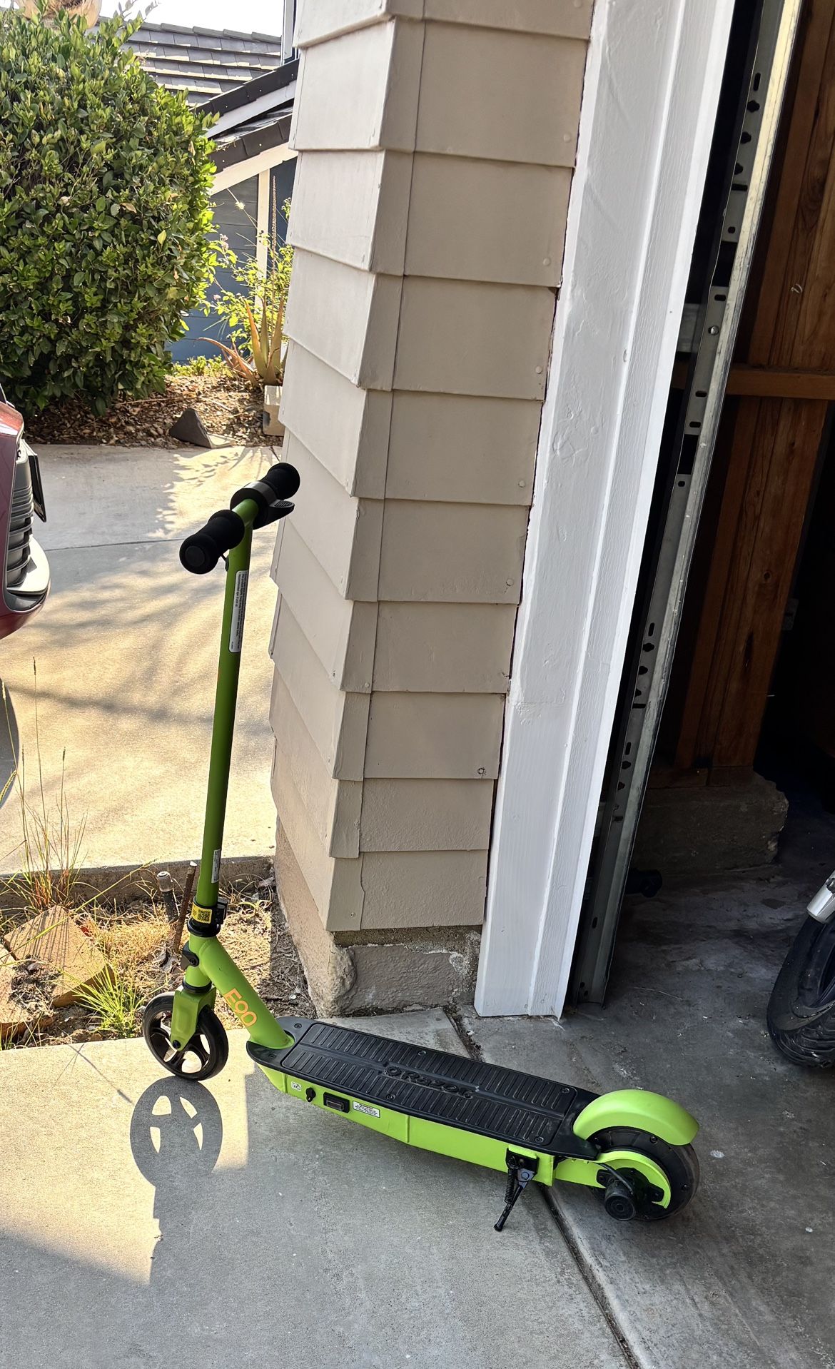 E90 Razor Scooter
