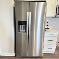 Brand New Whirlpool FingerPrint Resistant 36’’ Fridge 
