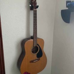 F-310 Yamaha acoustic guitar