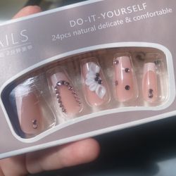 Press On Nails 