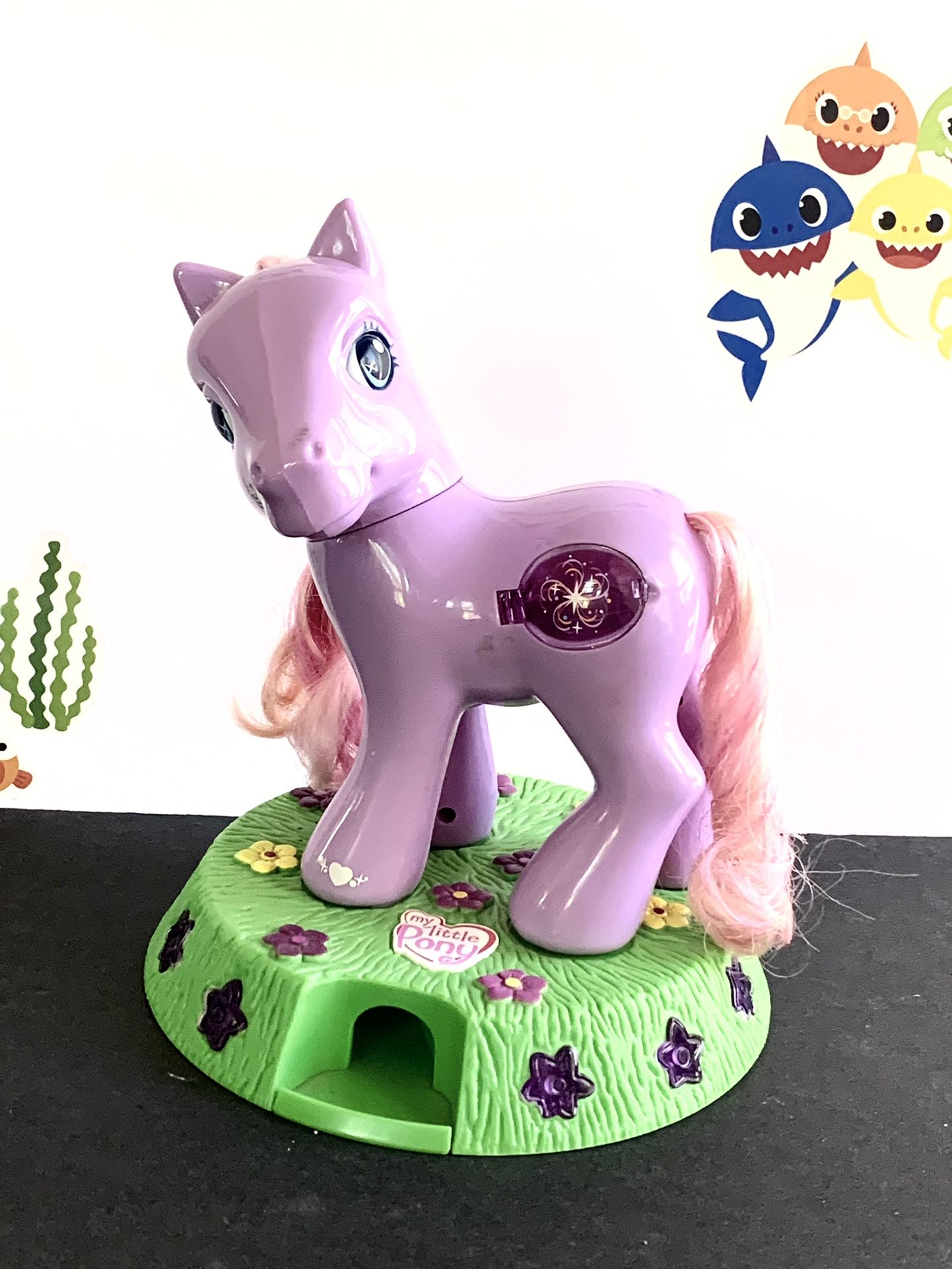 MY LITTLE PONY MUSICAL GUMBALL MACHINE! EASY TO LOAD ! TURN PONY’s HEAD TO RELEASE GUMBALLS!