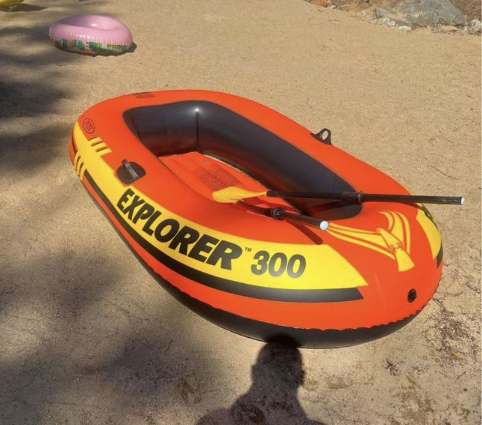 Intex Explorer 300 Inflatable Boat Raft Package with 2 oars