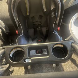 Graco Car seat With Base And Stroller Combo 