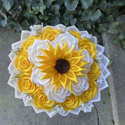 Eternal roses with sunflower