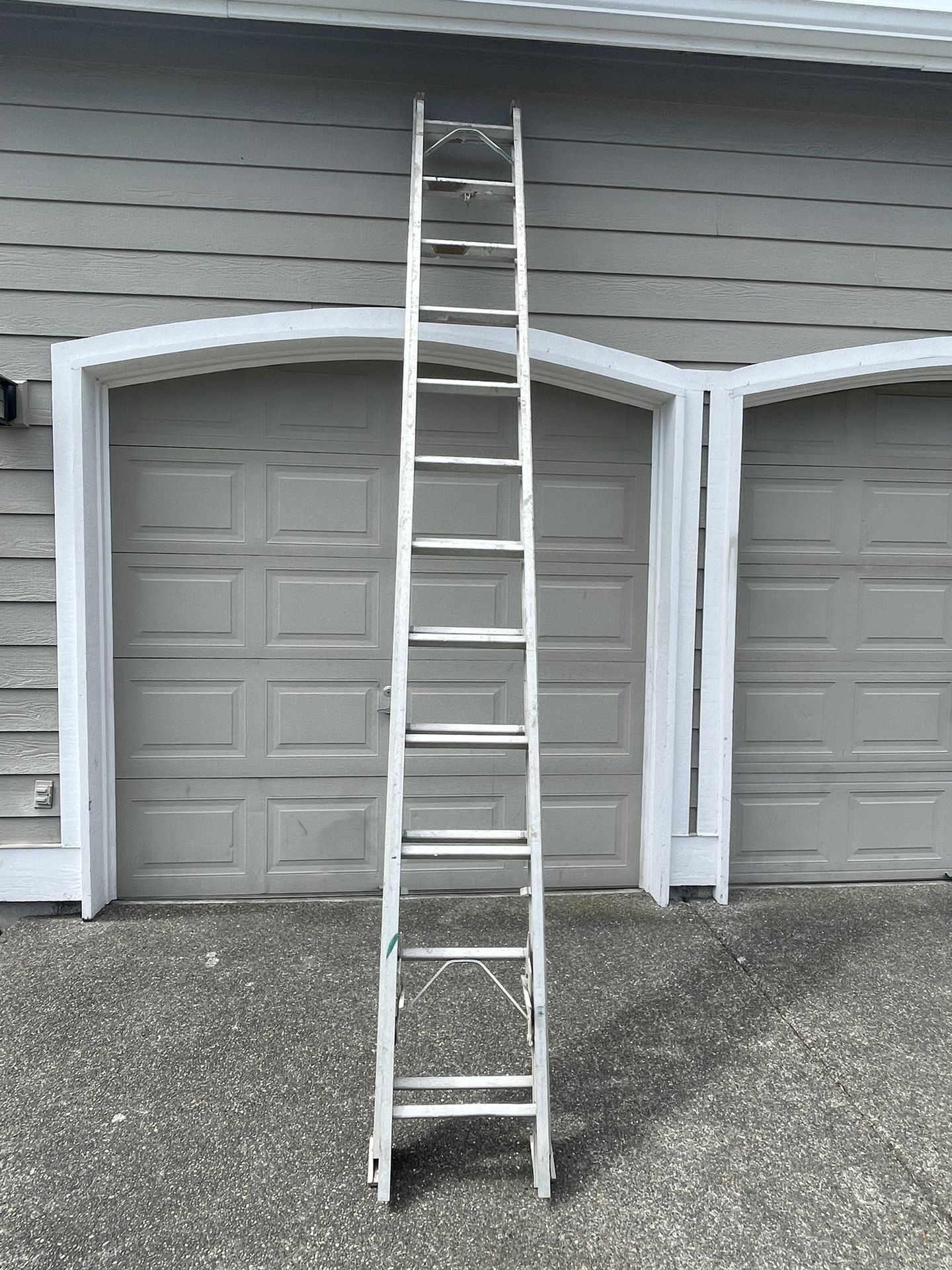 Craftsman 24 Ft Aluminum Extension Ladder for Sale in Seattle, WA OfferUp