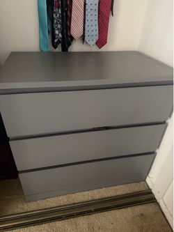 3 door dresser