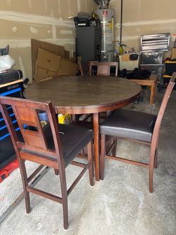 Round distressed look dining table plus 4 chairs