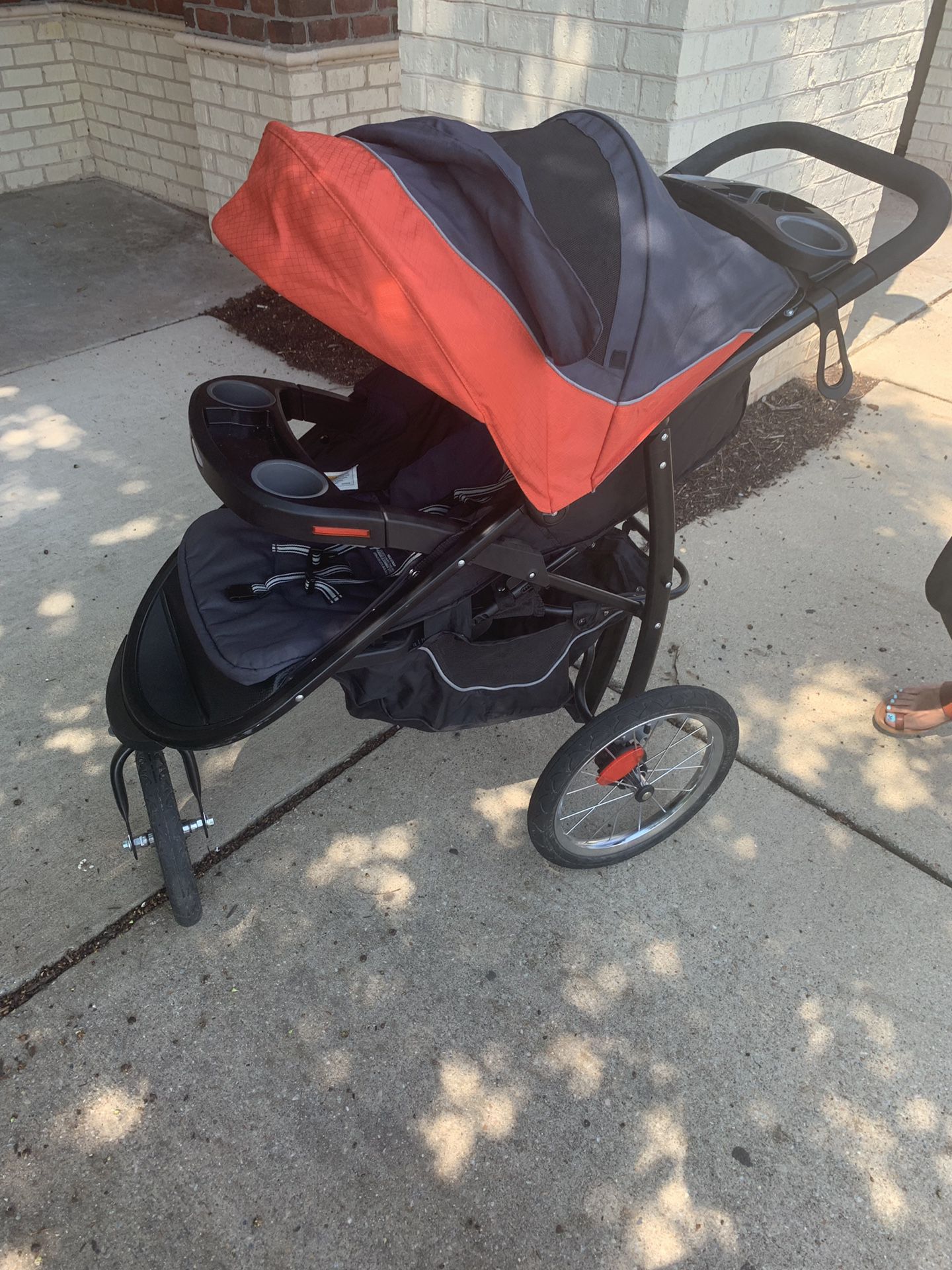 Graco click connect jogging stroller