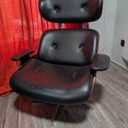 Mid Century Eames Like Chair