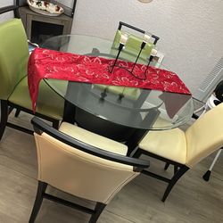 Beautiful Glass Table With 4 Chairs $250