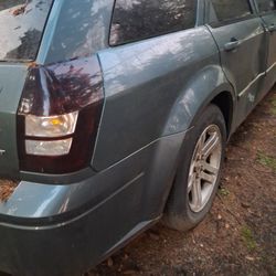 Two thousand three dodge magnum Parts Car 