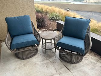 Patio bistro set w/2 swivel chairs