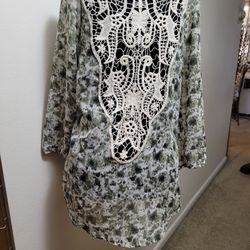 Woman's  Tops 
