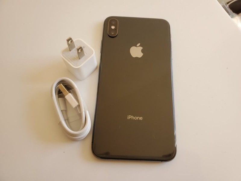 iPhone XS Max , Unlocked for All Company Carrier, Excellent Condition like New