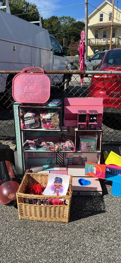 Lol House With All The Accessories Plus 180 Dolls, Baby Dolls And Pets