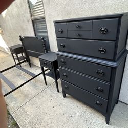 CHARMING PRISTINE ANTIQUE 5PC FARMHOUSE TWIN. BEDROOM SET CAN DELIVER LOCAL