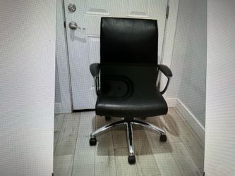 Office swivel chair adjustable height