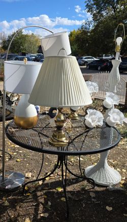 ✨ UPGRADED VINTAGE & COLLECTIBLES YARD SALE – UNIQUE FINDS! ✨ 4pm today!