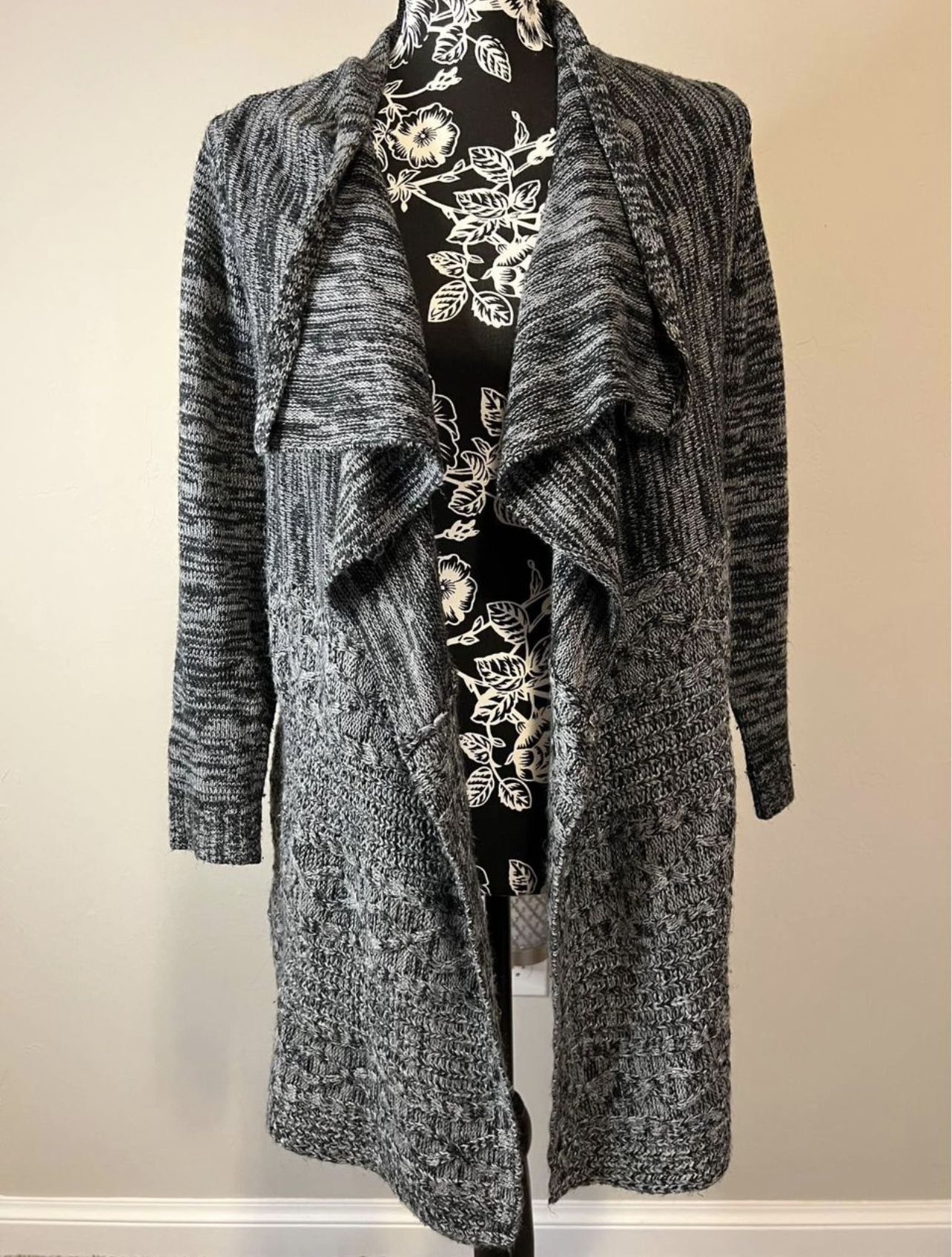 IZ Byer Sweater Women Cardigan Size Xs